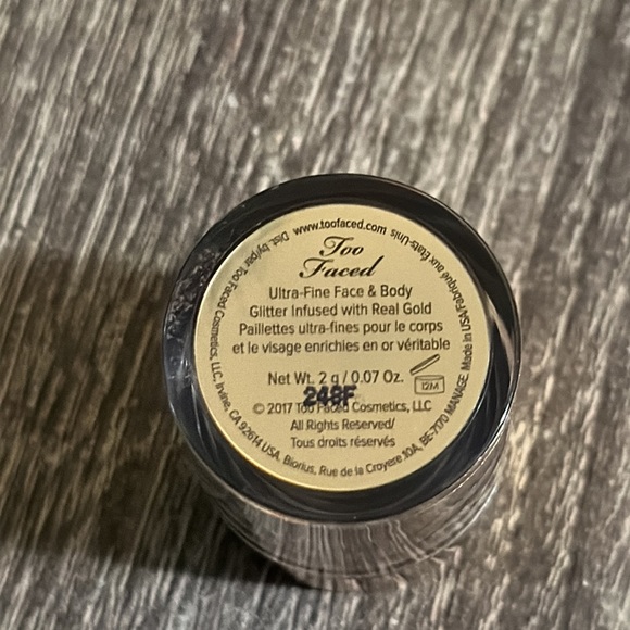 π₯°Too Faced Pure Gold Ultra Fine Face & Body Glitter Infused with Real Goldπ₯° - Picture 6 of 6